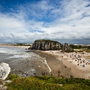 Vista geral da Praia da Guarita, em Torres, Rio Grande do Sul.