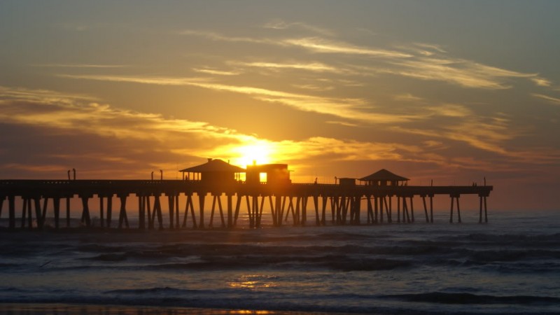 Plataforma de pesca de Cidreira, Rio Grande do Sul, ao por do sol.