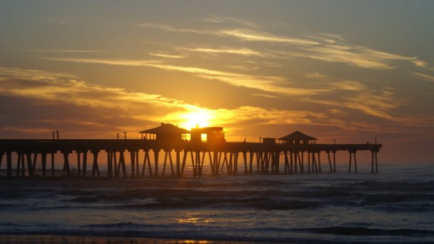Plataforma de pesca de Cidreira, Rio Grande do Sul, ao por do sol.