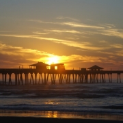 Plataforma de pesca de Cidreira, Rio Grande do Sul, ao por do sol.